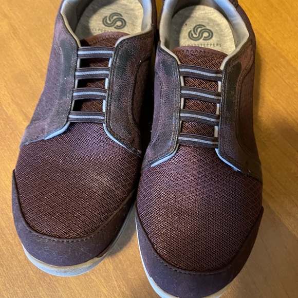 Woman’s size 6 cloudsteppers by Clark - Picture 2 of 6